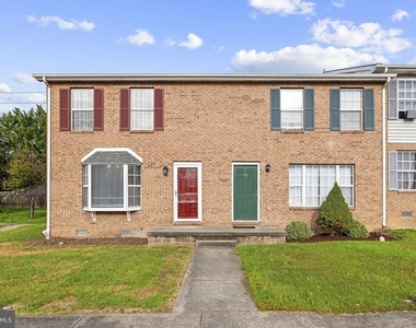 111 Nottoway Drive - Photo Thumbnail 2