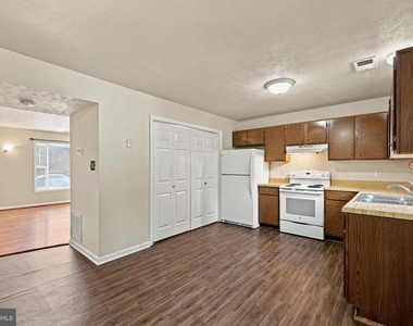 111 Nottoway Drive - Photo Thumbnail 10