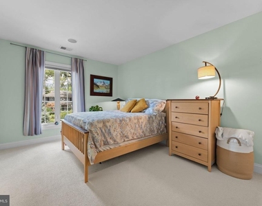 4304 Lorcom Lane - Photo Thumbnail 27