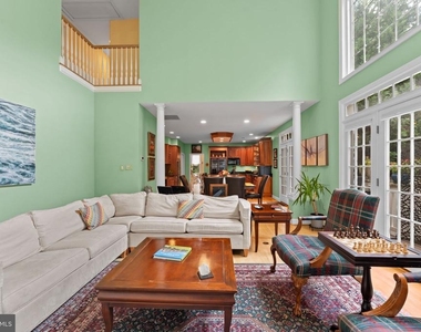 4304 Lorcom Lane - Photo Thumbnail 7