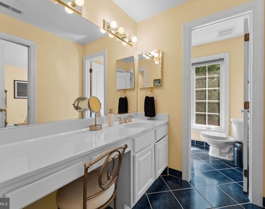 4304 Lorcom Lane - Photo Thumbnail 24