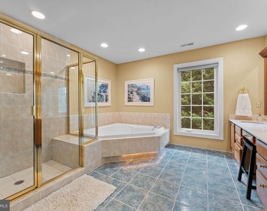 4304 Lorcom Lane - Photo Thumbnail 21