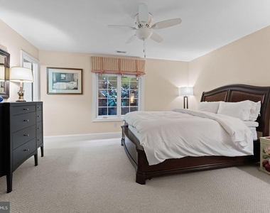 4304 Lorcom Lane - Photo Thumbnail 34