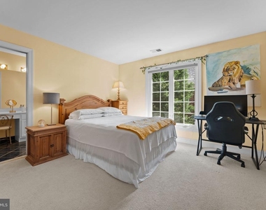 4304 Lorcom Lane - Photo Thumbnail 23