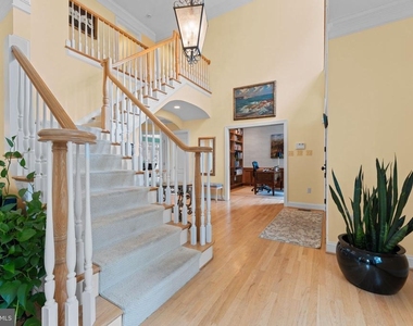 4304 Lorcom Lane - Photo Thumbnail 2