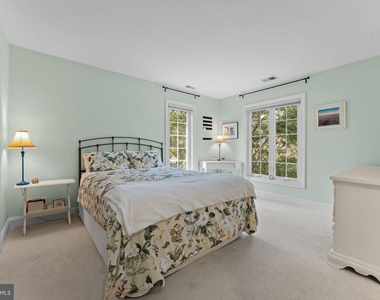 4304 Lorcom Lane - Photo Thumbnail 25