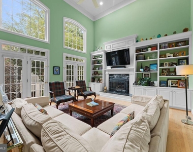 4304 Lorcom Lane - Photo Thumbnail 9