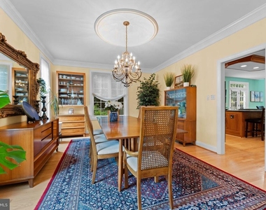 4304 Lorcom Lane - Photo Thumbnail 6
