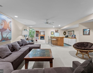 4304 Lorcom Lane - Photo Thumbnail 31