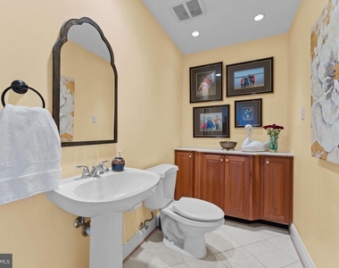 4304 Lorcom Lane - Photo Thumbnail 14