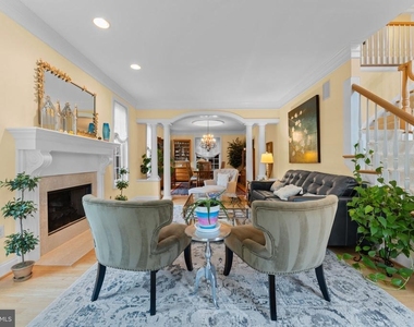 4304 Lorcom Lane - Photo Thumbnail 3