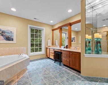 4304 Lorcom Lane - Photo Thumbnail 22