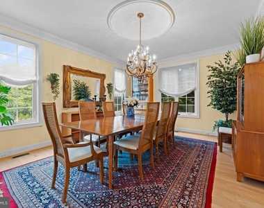 4304 Lorcom Lane - Photo Thumbnail 5