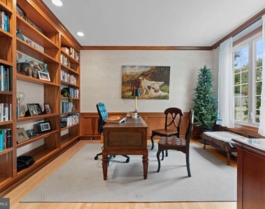 4304 Lorcom Lane - Photo Thumbnail 15