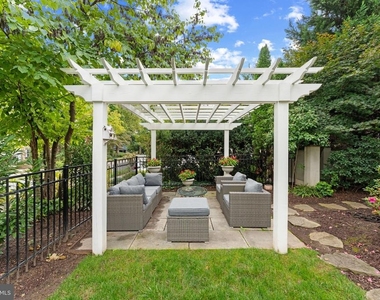 4304 Lorcom Lane - Photo Thumbnail 43