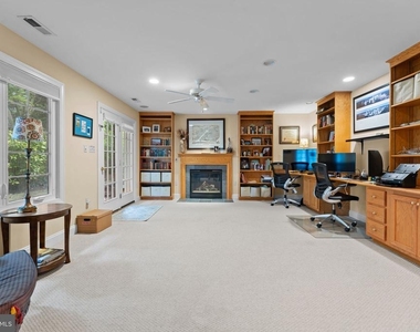 4304 Lorcom Lane - Photo Thumbnail 32