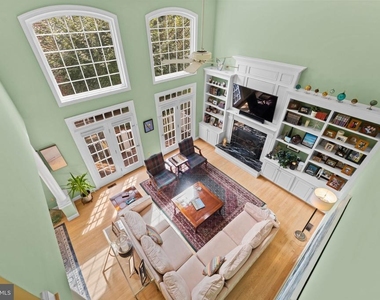 4304 Lorcom Lane - Photo Thumbnail 8