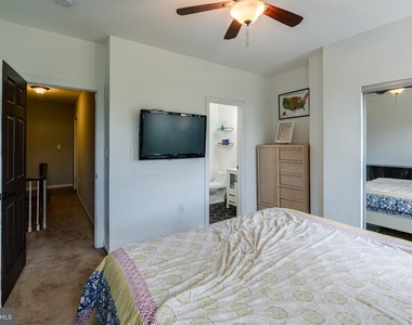 2627 E Thompson Street - Photo Thumbnail 12