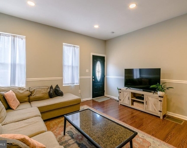 2627 E Thompson Street - Photo Thumbnail 5