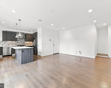 138-40 N Front Street - Photo Thumbnail 1