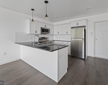 404 Fountain Street - Photo Thumbnail 2