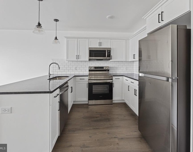 404 Fountain Street - Photo Thumbnail 1