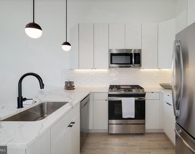 2031 S 20th Street - Photo Thumbnail 6