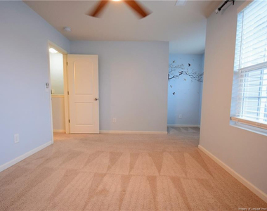 140 Hallow Oak Street - Photo Thumbnail 23