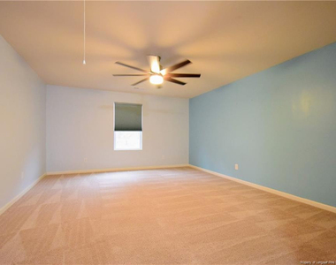 140 Hallow Oak Street - Photo Thumbnail 16
