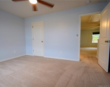 140 Hallow Oak Street - Photo Thumbnail 24