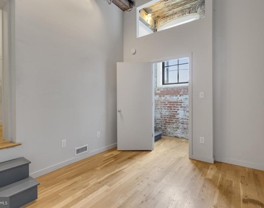 1737 N Howard Street - Photo Thumbnail 5