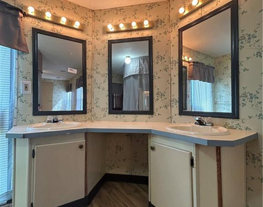 114 Plymouth Way - Photo Thumbnail 5