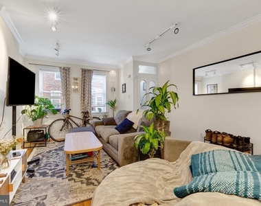 824 N Judson Street - Photo Thumbnail 1