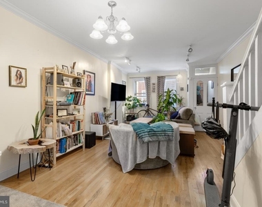 824 N Judson Street - Photo Thumbnail 5
