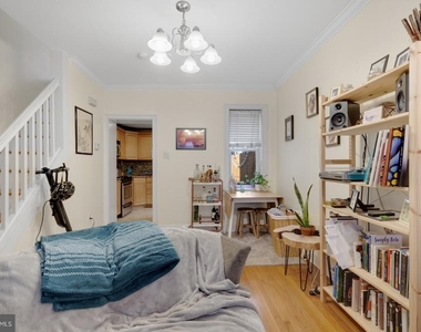 824 N Judson Street - Photo Thumbnail 3