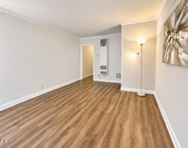 1600 Cross Street - Photo Thumbnail 2