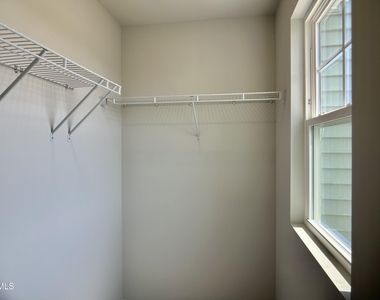154 Zealand Court - Photo Thumbnail 12