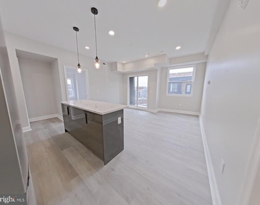1822 Ridge Avenue - Photo Thumbnail 5