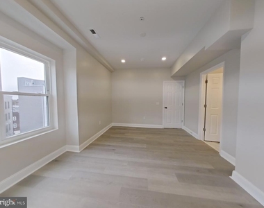 1822 Ridge Avenue - Photo Thumbnail 11
