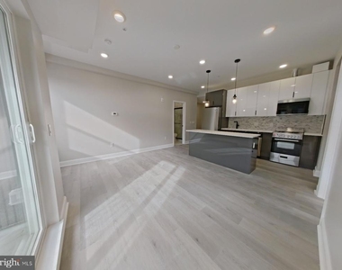 1822 Ridge Avenue - Photo Thumbnail 7