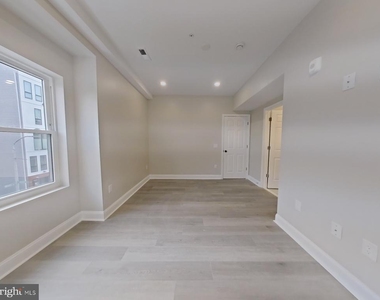 1822 Ridge Avenue - Photo Thumbnail 12