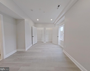 1822 Ridge Avenue - Photo Thumbnail 13