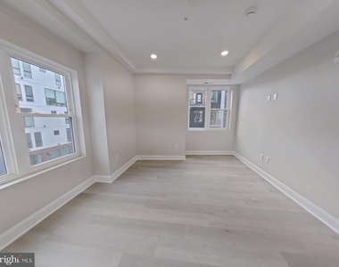 1822 Ridge Avenue - Photo Thumbnail 10