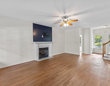 223 Presley Boulevard - Photo Thumbnail 16