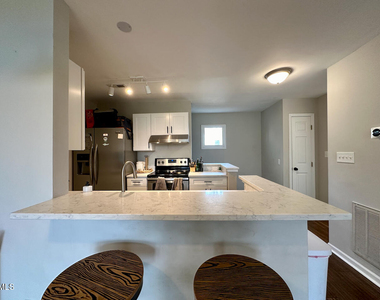 1050 Washington Street - Photo Thumbnail 3
