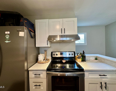 1050 Washington Street - Photo Thumbnail 4