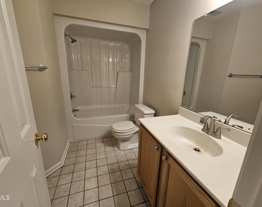 108 Forest Oaks Drive - Photo Thumbnail 5