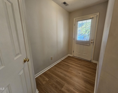 108 Forest Oaks Drive - Photo Thumbnail 2