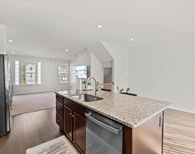 6620 Pathfinder Way - Photo Thumbnail 17