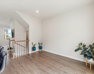 6620 Pathfinder Way - Photo Thumbnail 18